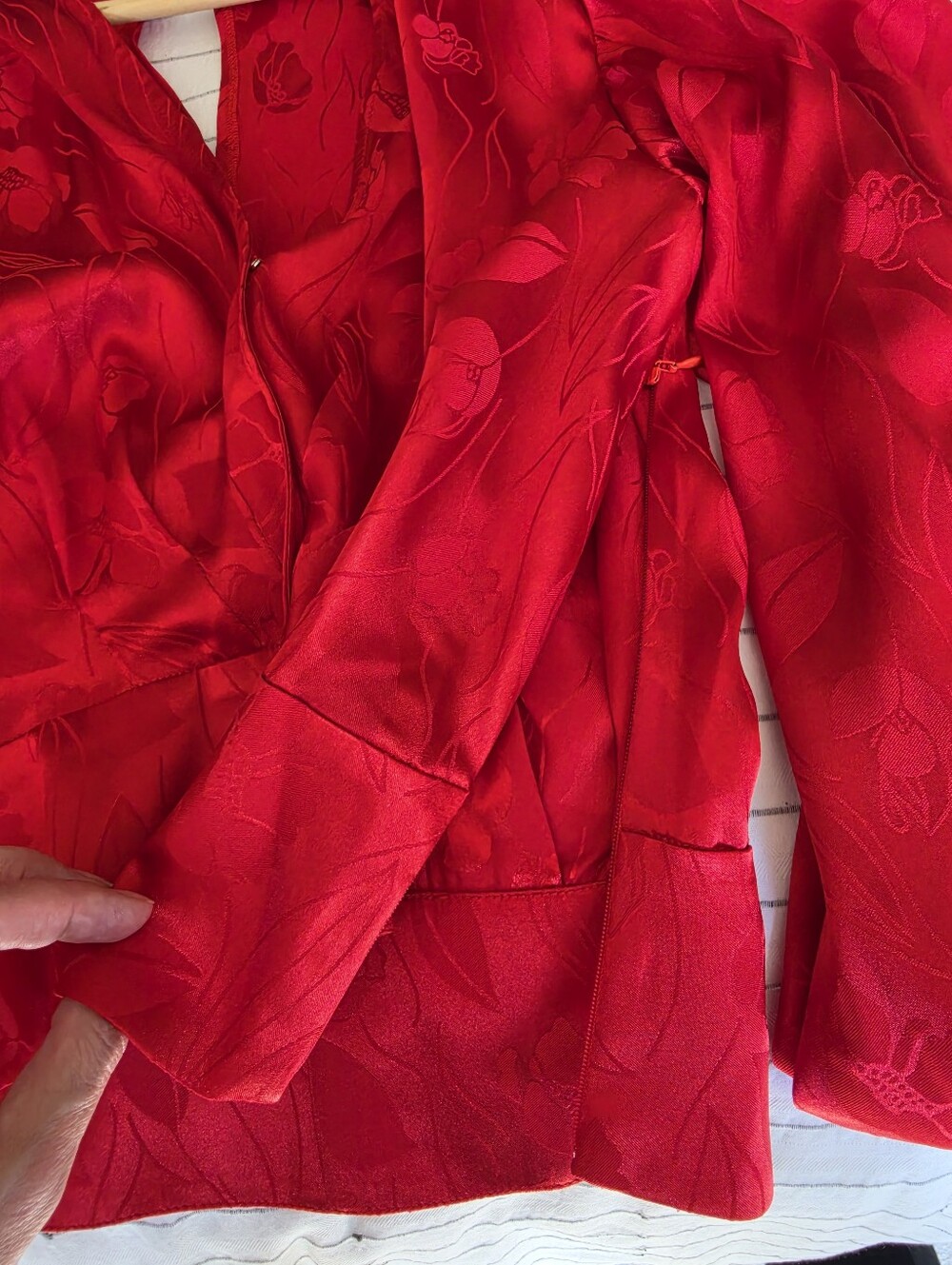 NWOT Rony Kobo Croppes Red Satin V-Neck Blouse with Puff Sleeves - Picture 13 of 15